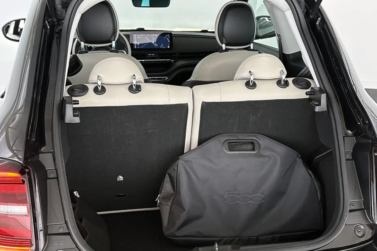 La Prima 42 kWh Pano Leder Stoelverwarming JBL Camera Apple CarPlay