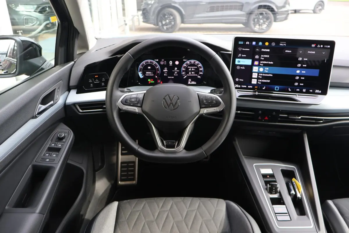 1.5 eTSI 150pk DSG Life Edition | Trekhaak | 360 Camera | Side Assist | Navigatie | PDC