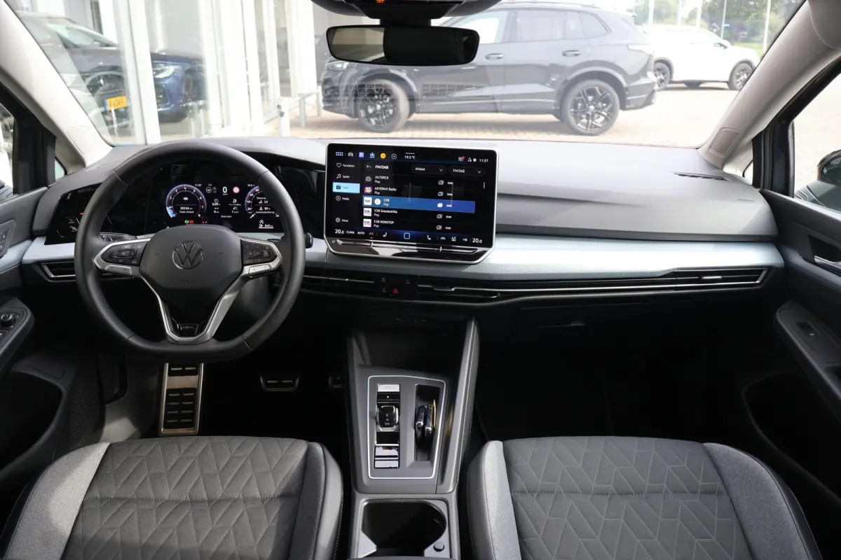 1.5 eTSI 150pk DSG Life Edition | Trekhaak | 360 Camera | Side Assist | Navigatie | PDC