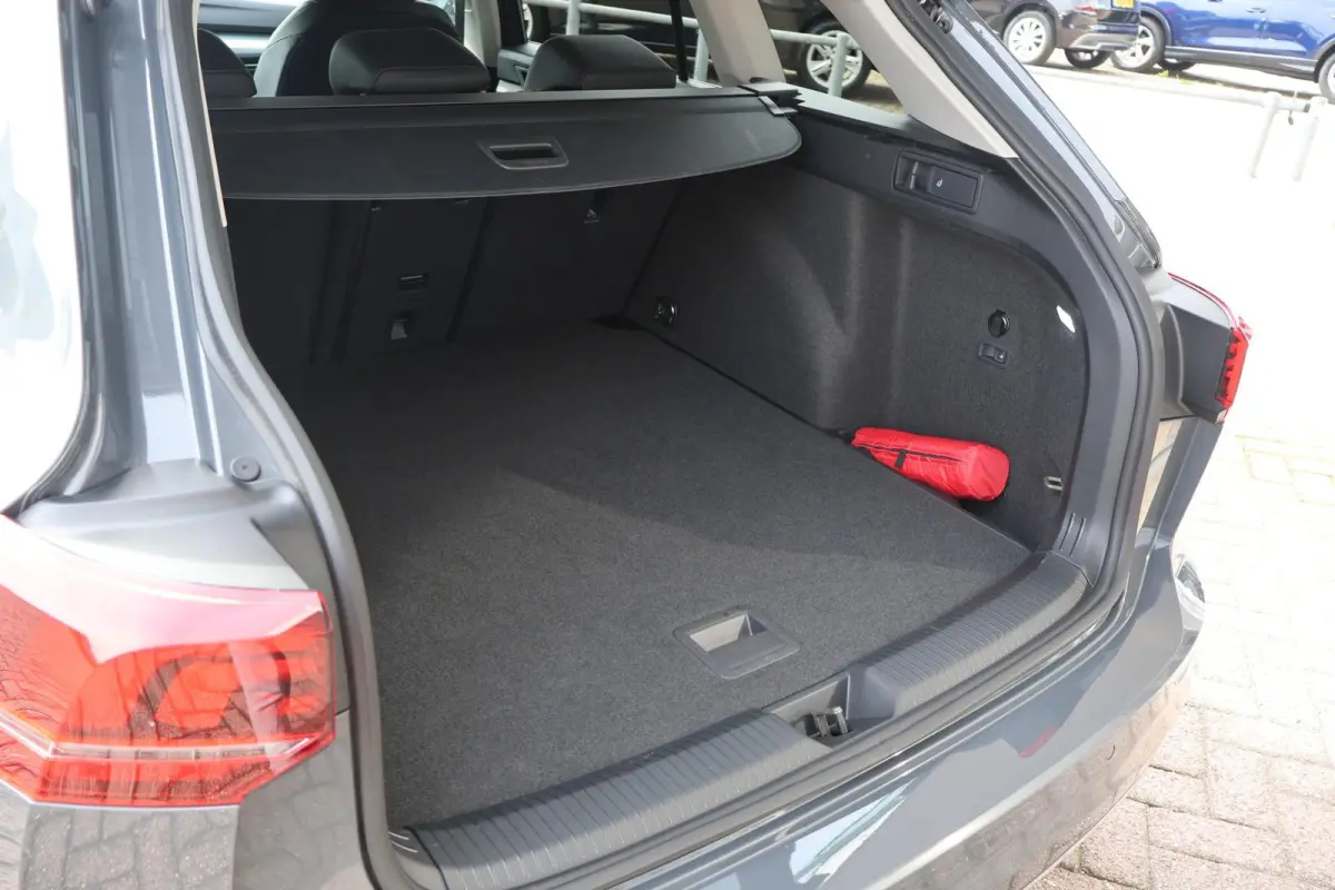 1.5 eTSI 150pk DSG Life Edition | Trekhaak | 360 Camera | Side Assist | Navigatie | PDC