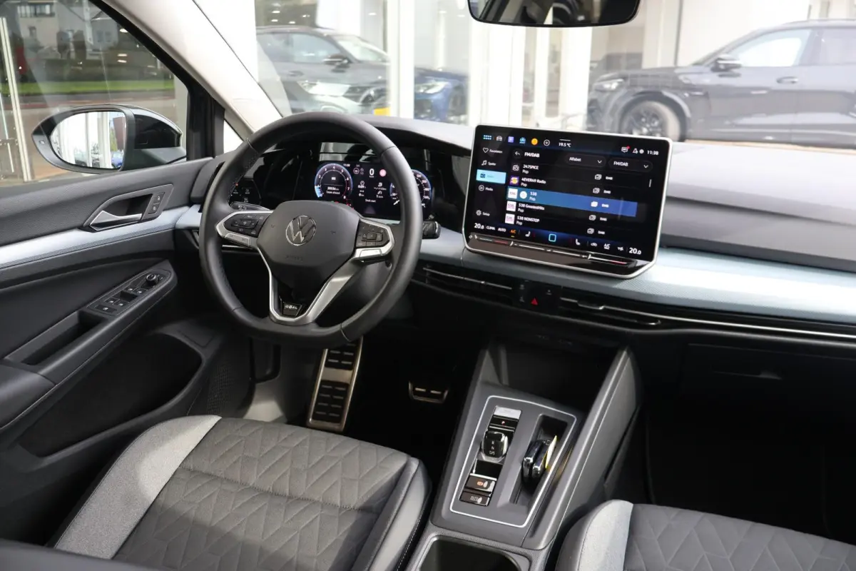 1.5 eTSI 150pk DSG Life Edition | Trekhaak | 360 Camera | Side Assist | Navigatie | PDC