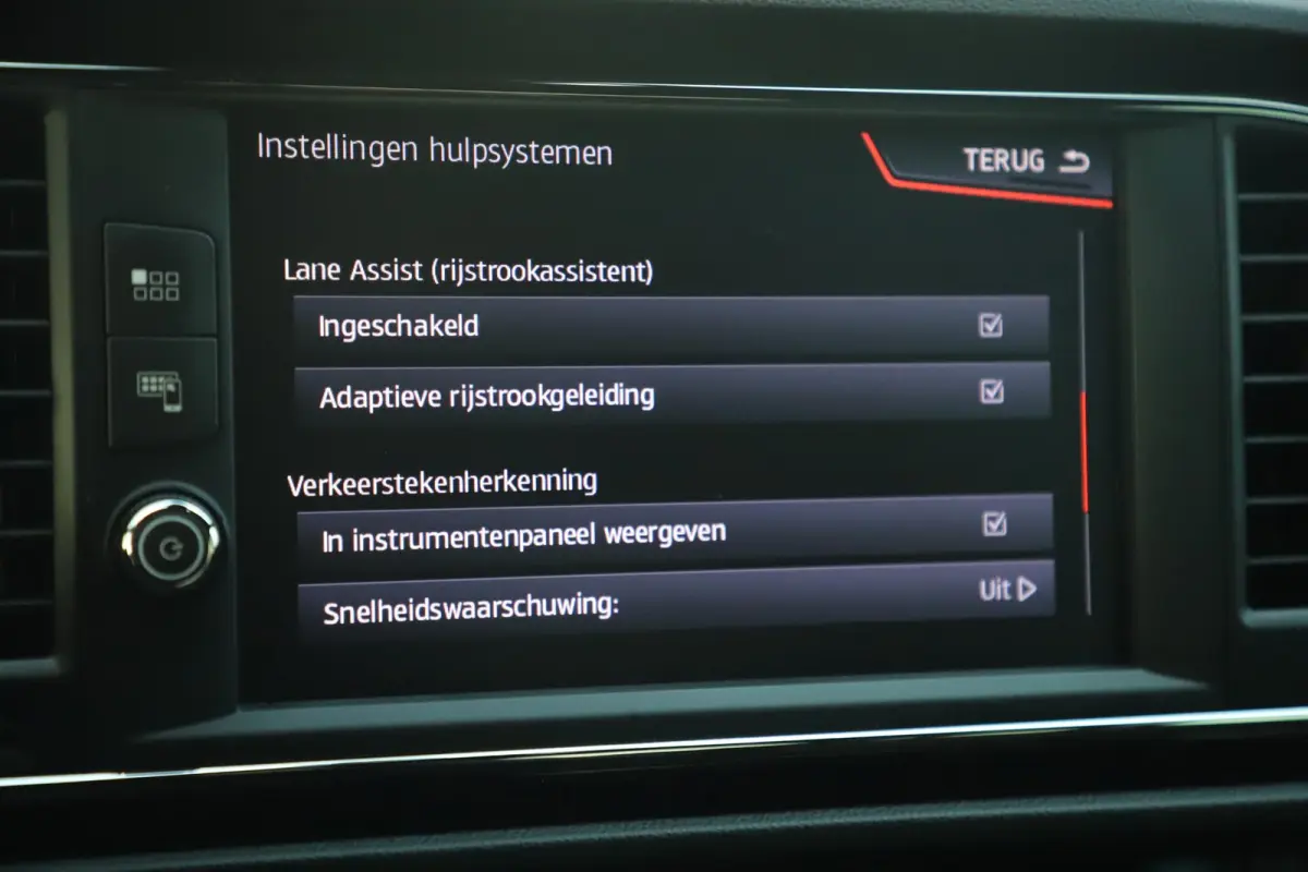 1.0 TSI FR Business Intense 116PK Virtual Keyless 17 inch Navigatie Achteruitrijcamera Stoelverwarming Sfeerverlichting Adaptive Cruise Parkeersensor Beats Audio