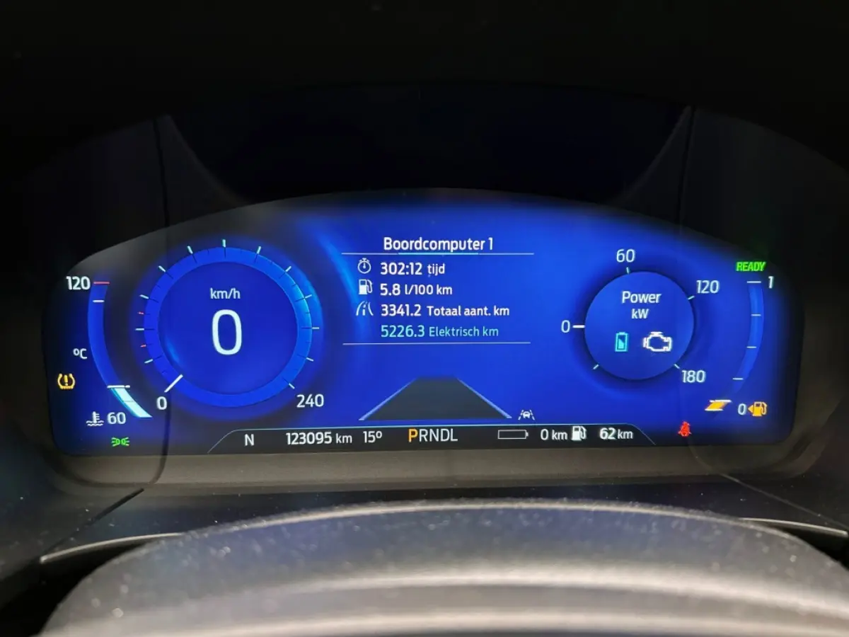 2.5 PHEV Titanium