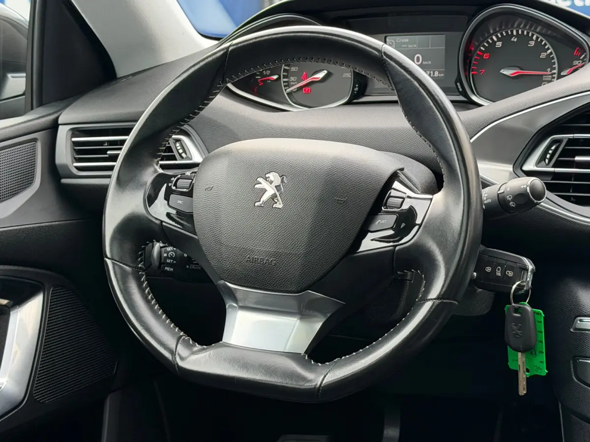 1.2 PureTech Executive|2e Eigenaar|Distributie vv in 2026|Navi|Pano|Carplay|Climate|Cruise|PDC|LMV|Isofix|NieuweAPK