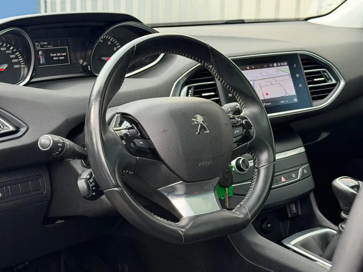1.2 PureTech Executive|2e Eigenaar|Distributie vv in 2026|Navi|Pano|Carplay|Climate|Cruise|PDC|LMV|Isofix|NieuweAPK