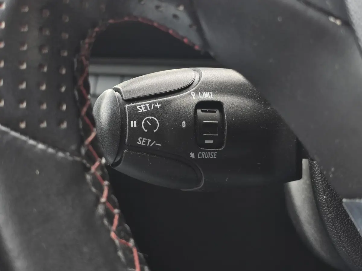 1.2 PureTech GT-Line Automaat Navi/Carplay/LMV
