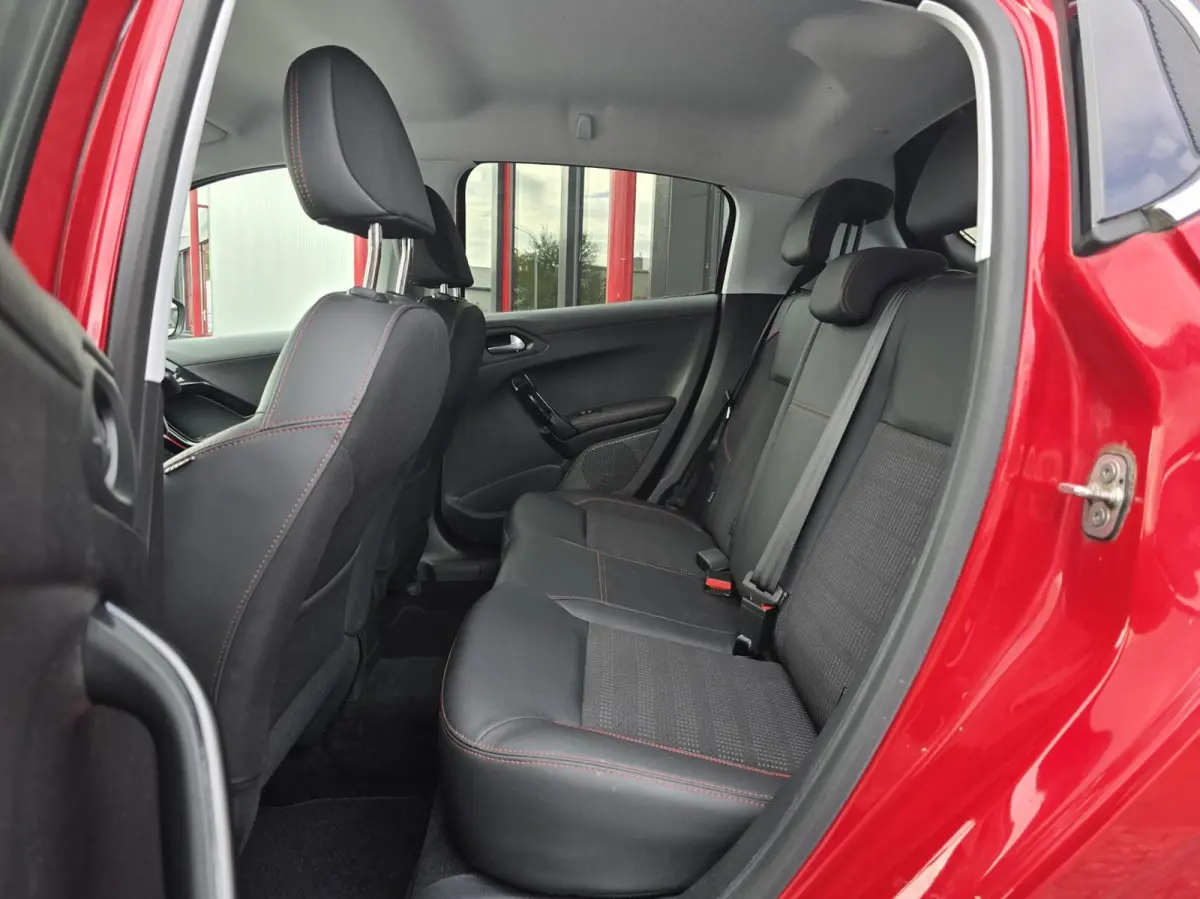 1.2 PureTech GT-Line Automaat Navi/Carplay/LMV