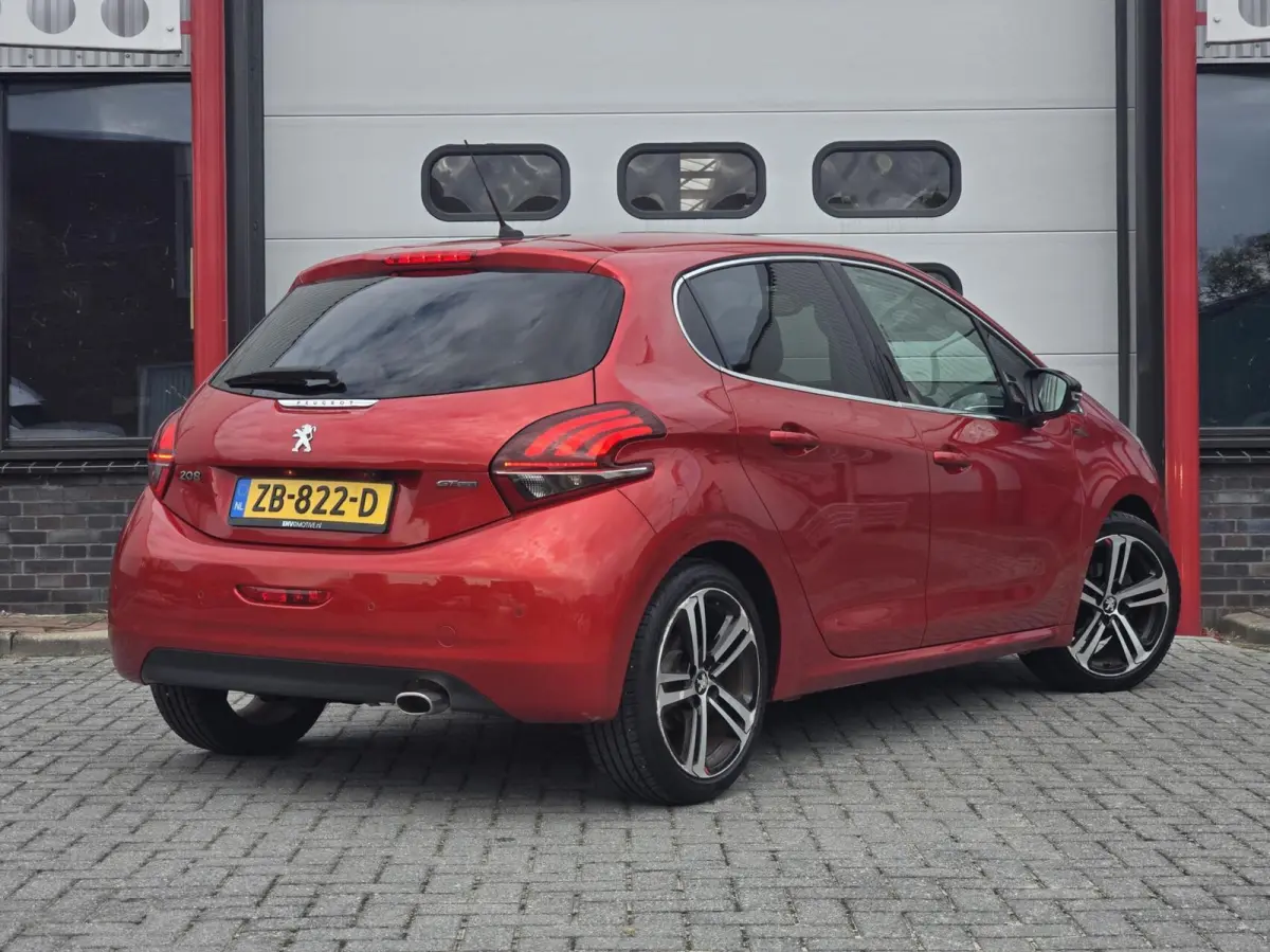 1.2 PureTech GT-Line Automaat Navi/Carplay/LMV