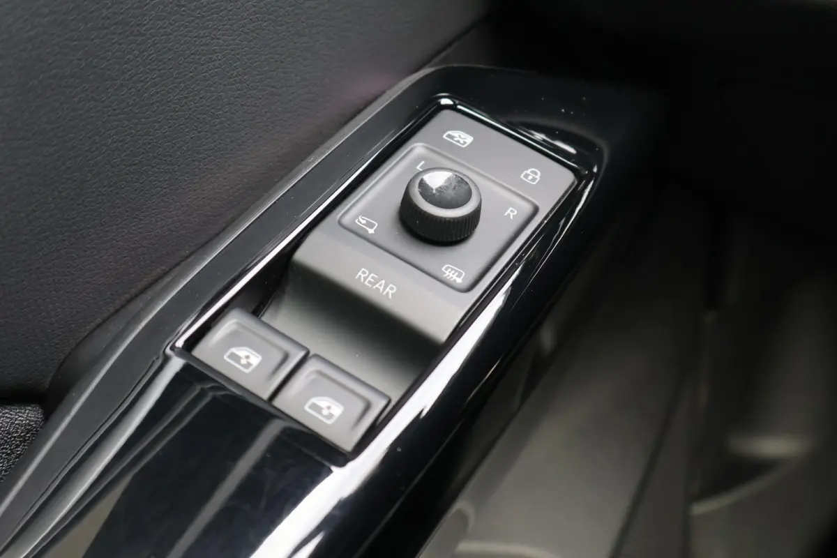 170pk Pure Oranje Edition 52 kWh | SoH 98% | Carplay | Adaptive Cruise | PDC | DAB Radio