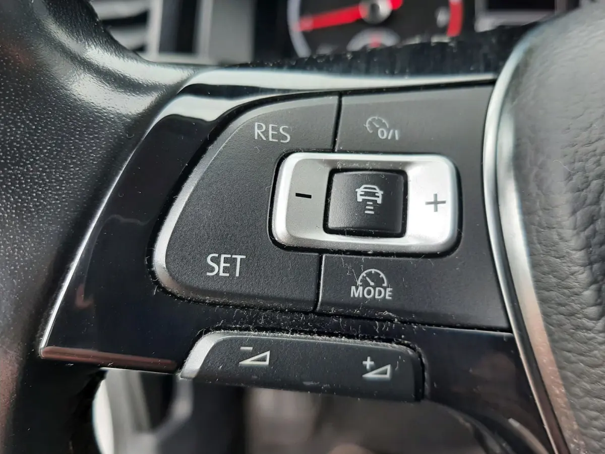 1.0 TSI camera clima cruise