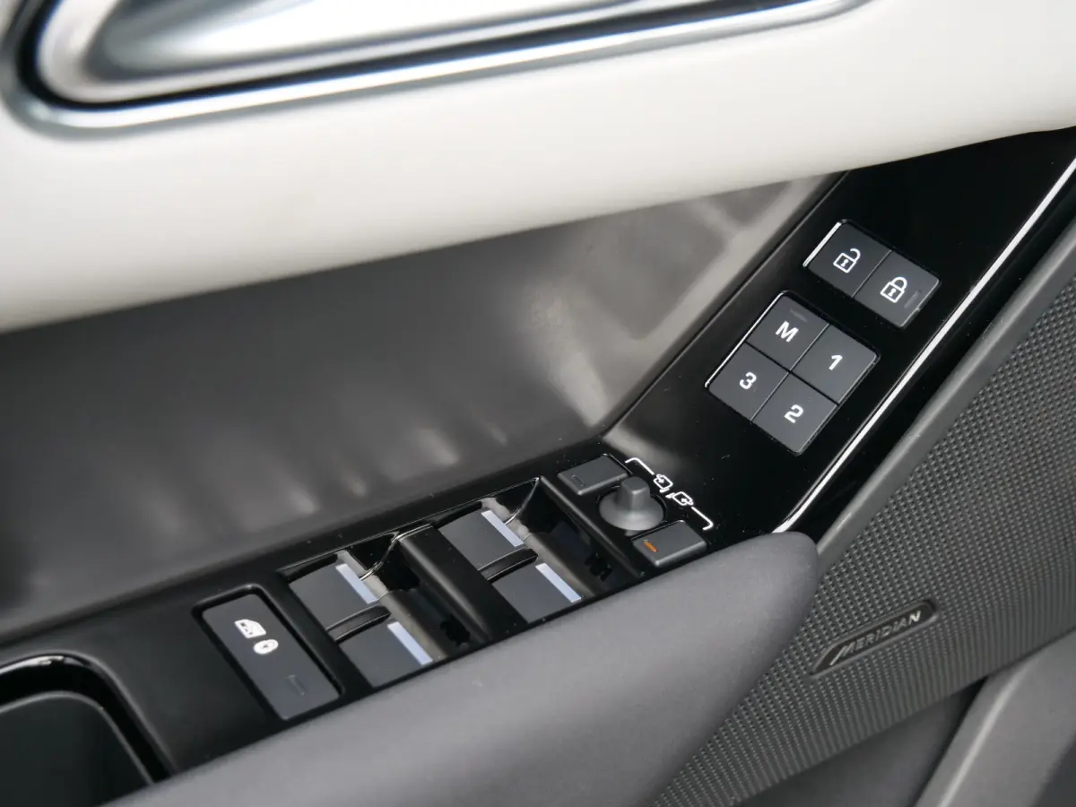 2.0 P400e AWD Dynamic PHEV 404 Pk Automaat Leder / Pano-dak / Camera
