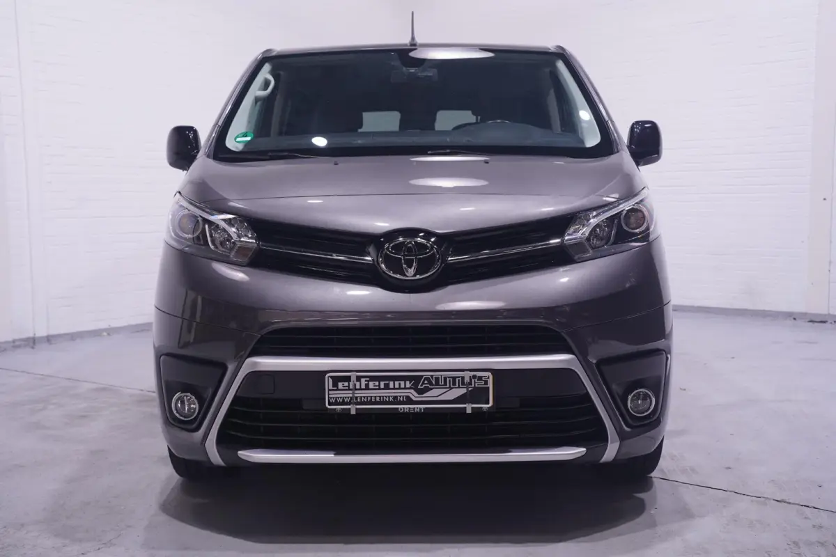 2.0 D-4D 145 pk Aut. Black Line Dubbel Cabine Navi, Camera, Xenon, 17" LMV, Laadruimte Pakket, 5-Zits