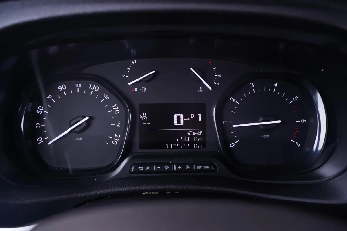 2.0 D-4D 145 pk Aut. Black Line Dubbel Cabine Navi, Camera, Xenon, 17" LMV, Laadruimte Pakket, 5-Zits