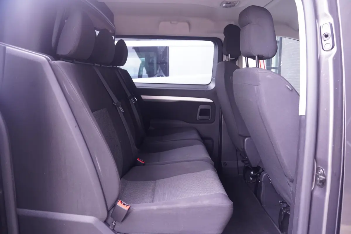 2.0 D-4D 145 pk Aut. Black Line Dubbel Cabine Navi, Camera, Xenon, 17" LMV, Laadruimte Pakket, 5-Zits