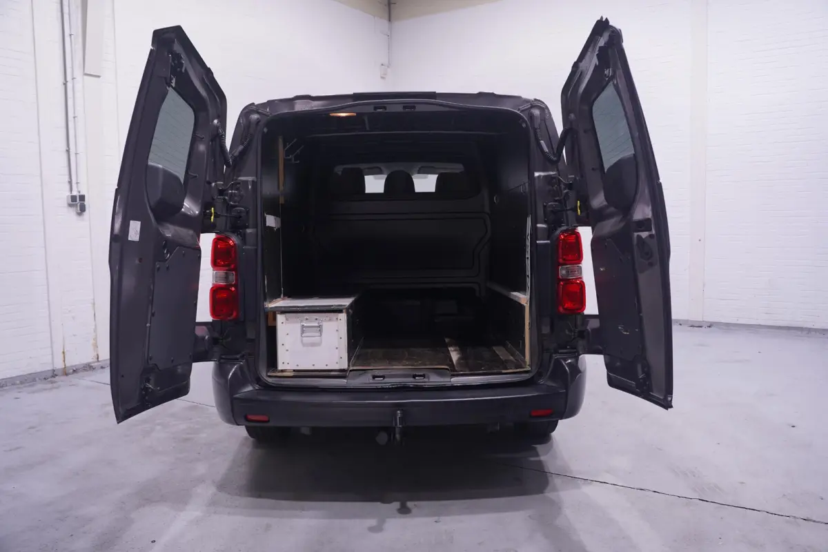 2.0 D-4D 145 pk Aut. Black Line Dubbel Cabine Navi, Camera, Xenon, 17" LMV, Laadruimte Pakket, 5-Zits