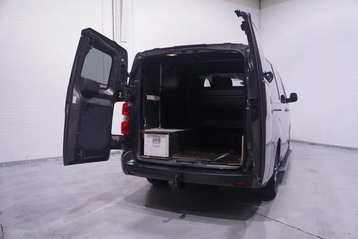 2.0 D-4D 145 pk Aut. Black Line Dubbel Cabine Navi, Camera, Xenon, 17" LMV, Laadruimte Pakket, 5-Zits