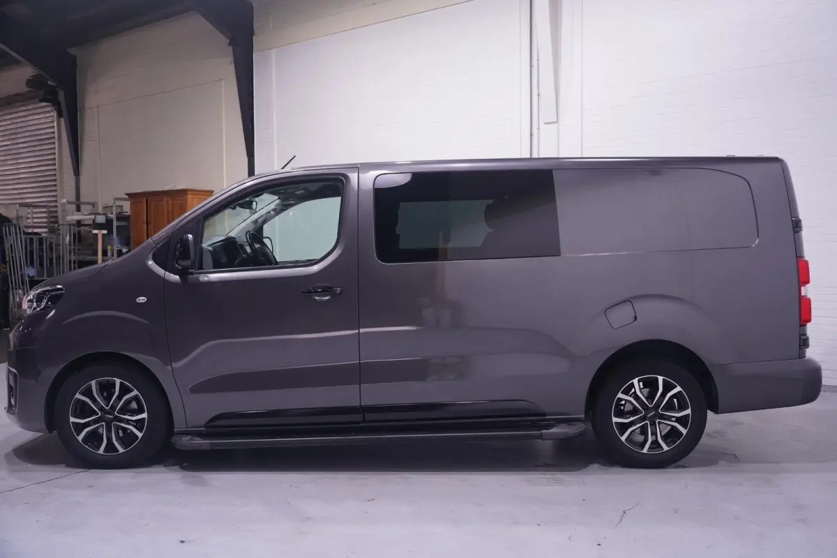 2.0 D-4D 145 pk Aut. Black Line Dubbel Cabine Navi, Camera, Xenon, 17" LMV, Laadruimte Pakket, 5-Zits