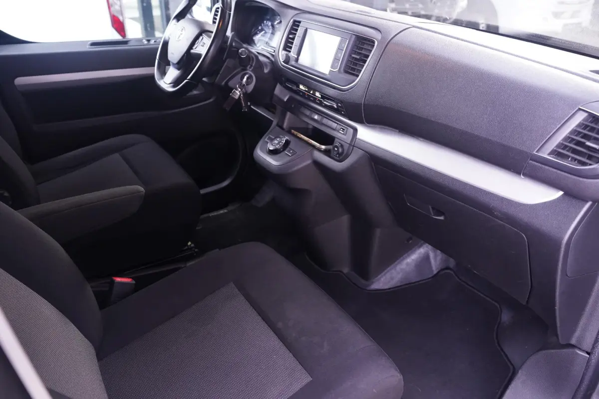 2.0 D-4D 145 pk Aut. Black Line Dubbel Cabine Navi, Camera, Xenon, 17" LMV, Laadruimte Pakket, 5-Zits