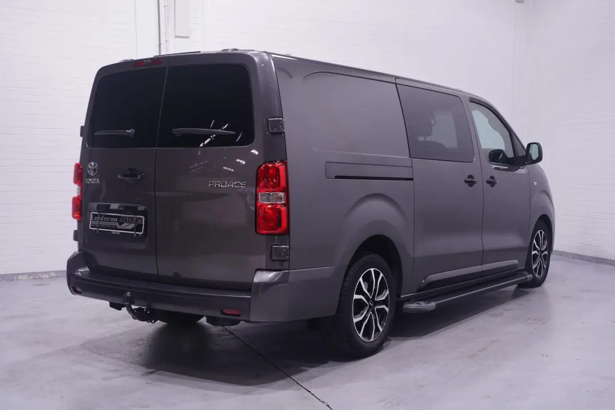 2.0 D-4D 145 pk Aut. Black Line Dubbel Cabine Navi, Camera, Xenon, 17" LMV, Laadruimte Pakket, 5-Zits