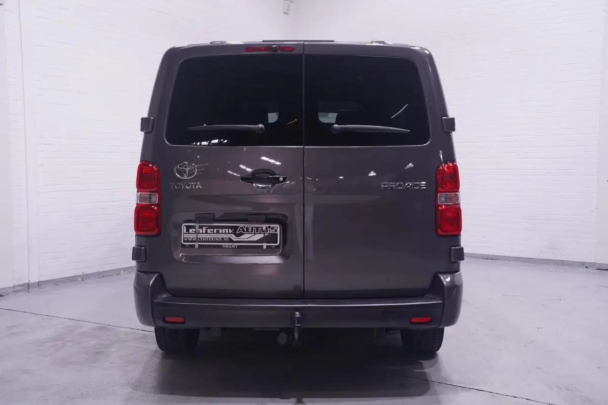 2.0 D-4D 145 pk Aut. Black Line Dubbel Cabine Navi, Camera, Xenon, 17" LMV, Laadruimte Pakket, 5-Zits