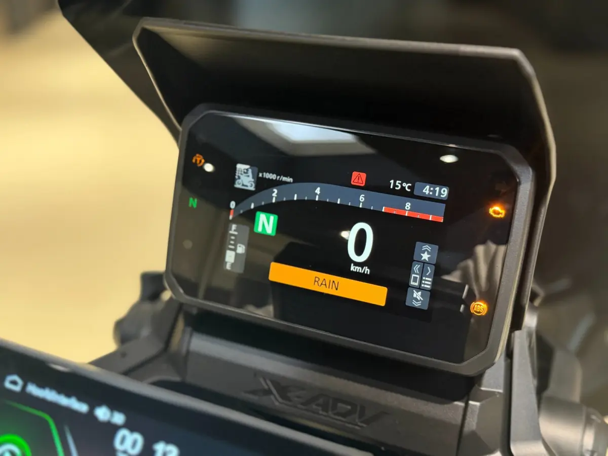 |Akrapovic|Apple carplay|ABS|Cruise|Led|Fabrieksgarantie