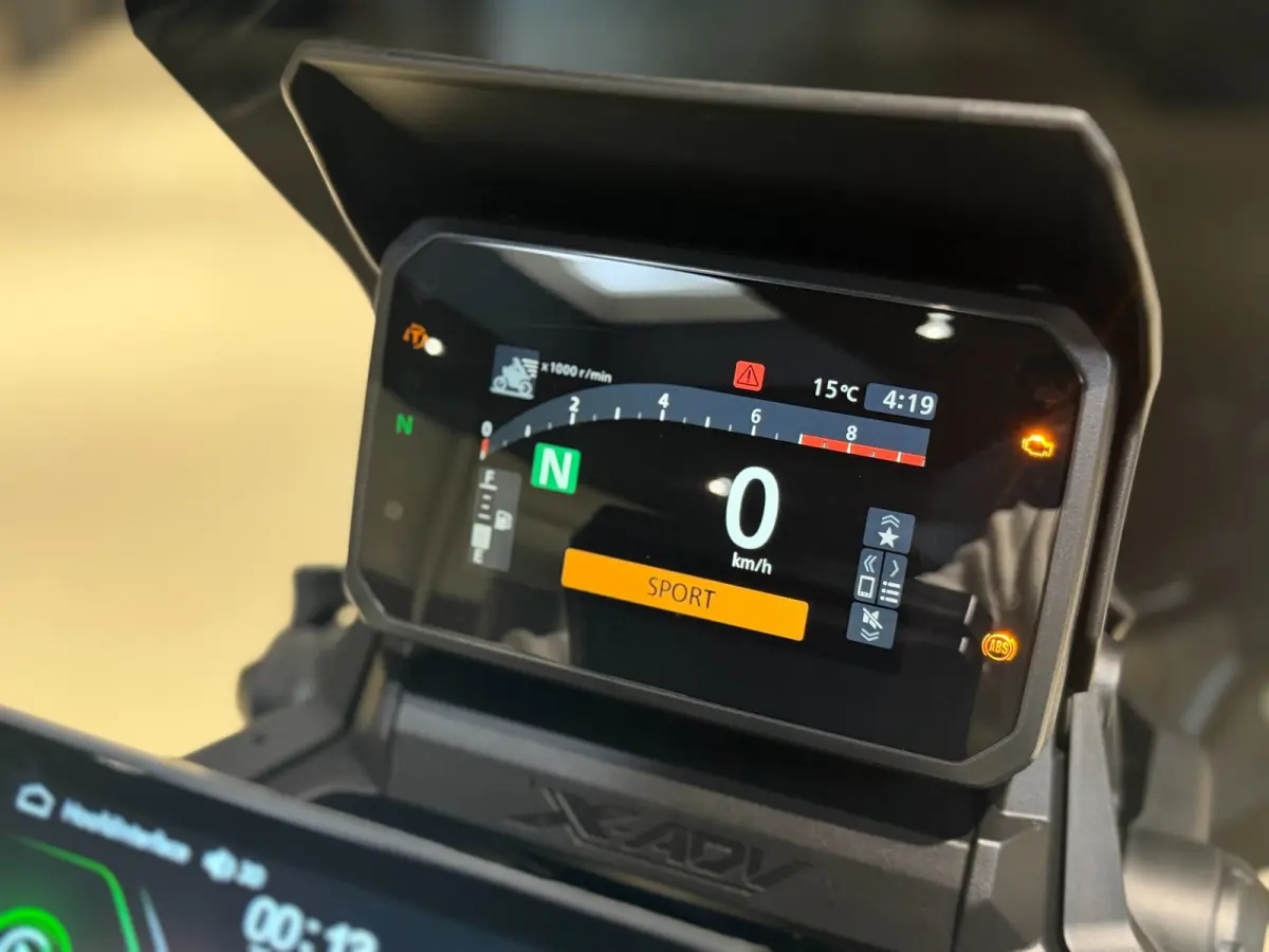 |Akrapovic|Apple carplay|ABS|Cruise|Led|Fabrieksgarantie