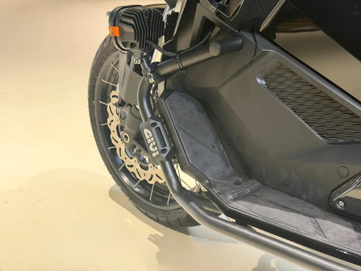 |Akrapovic|Apple carplay|ABS|Cruise|Led|Fabrieksgarantie