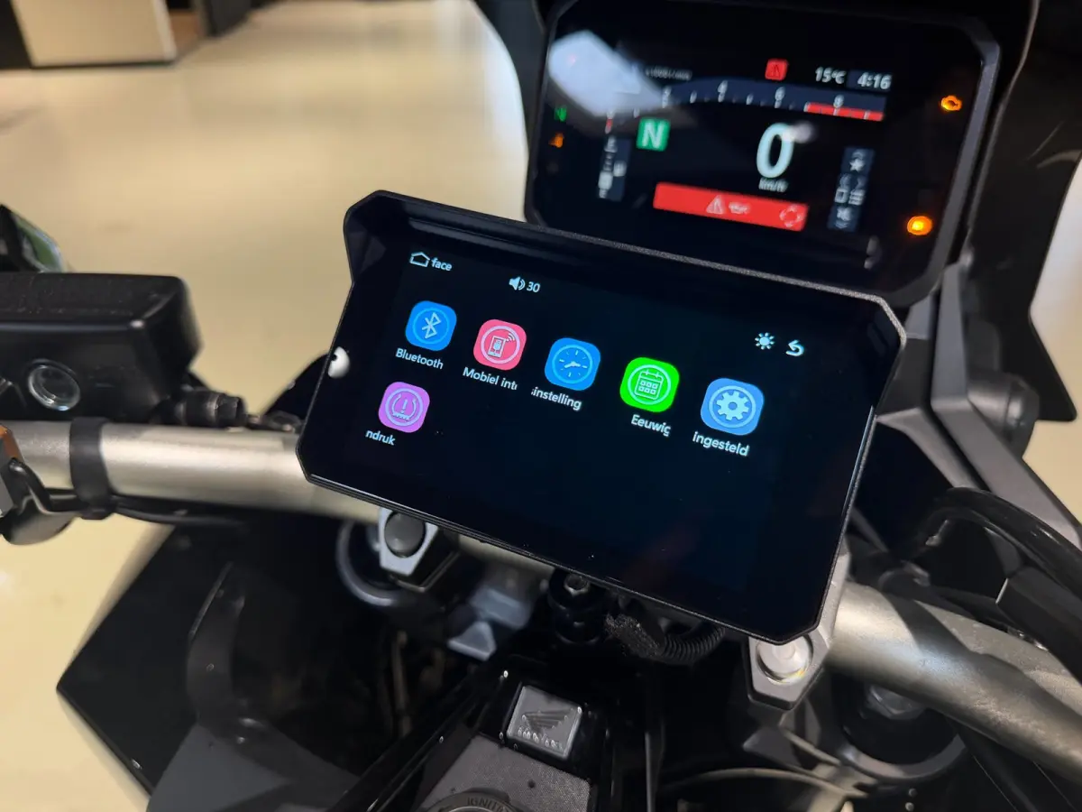 |Akrapovic|Apple carplay|ABS|Cruise|Led|Fabrieksgarantie