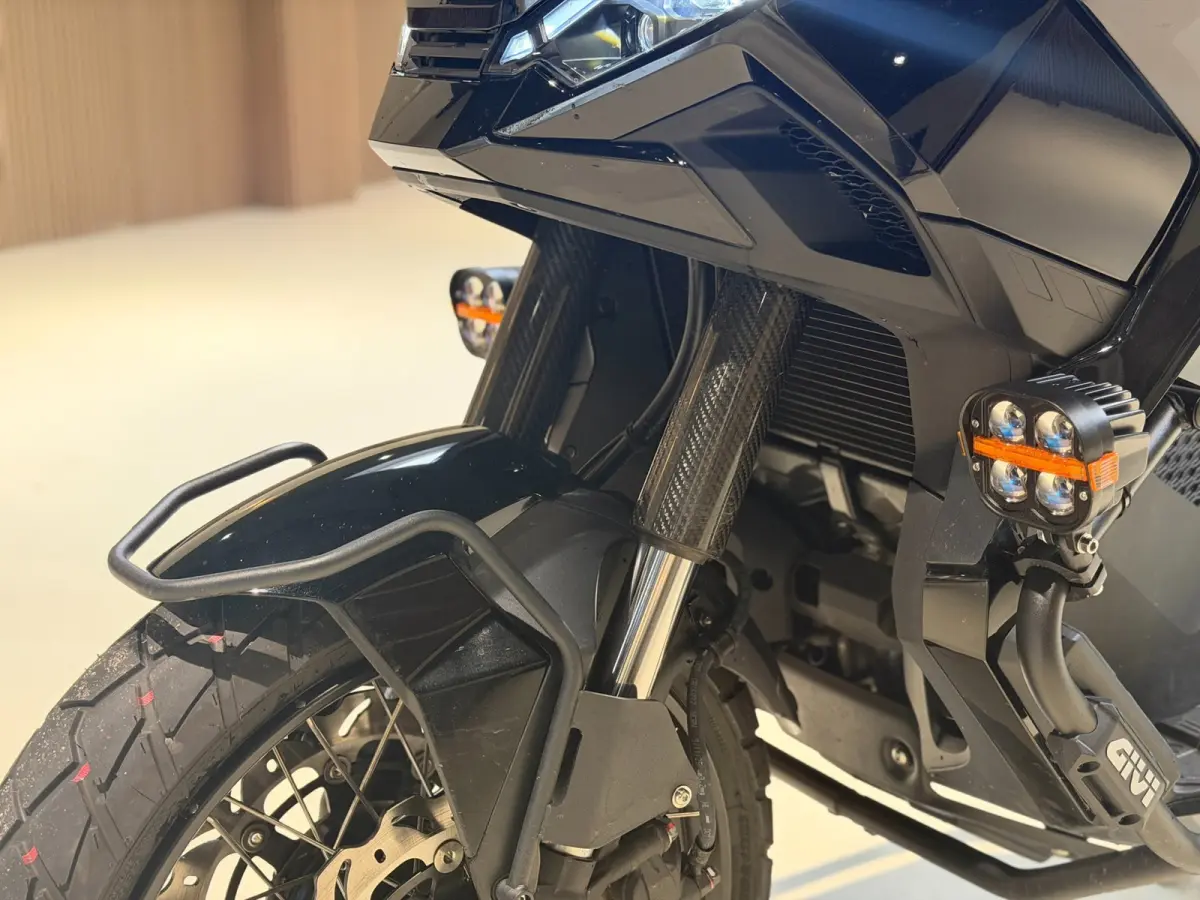 |Akrapovic|Apple carplay|ABS|Cruise|Led|Fabrieksgarantie