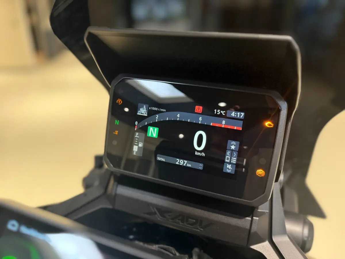 |Akrapovic|Apple carplay|ABS|Cruise|Led|Fabrieksgarantie