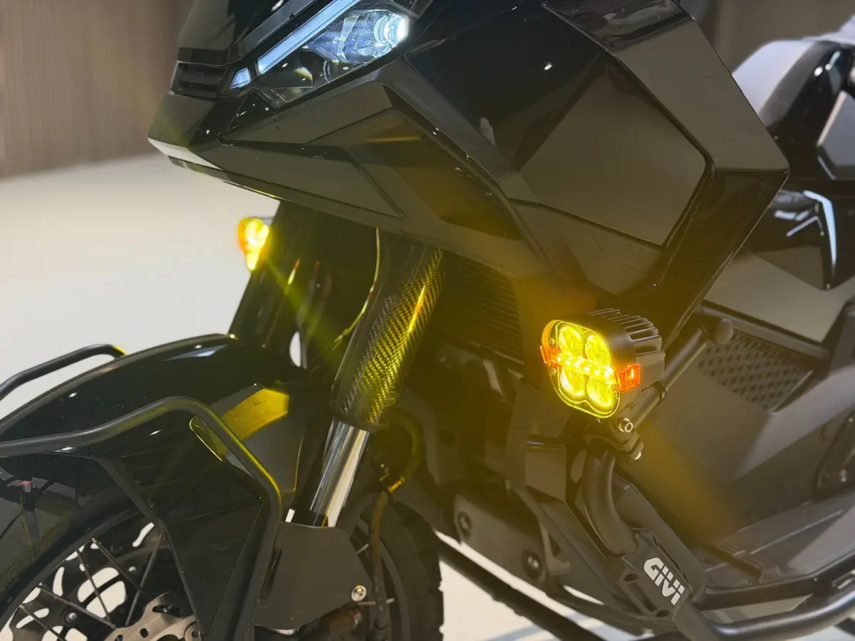 |Akrapovic|Apple carplay|ABS|Cruise|Led|Fabrieksgarantie