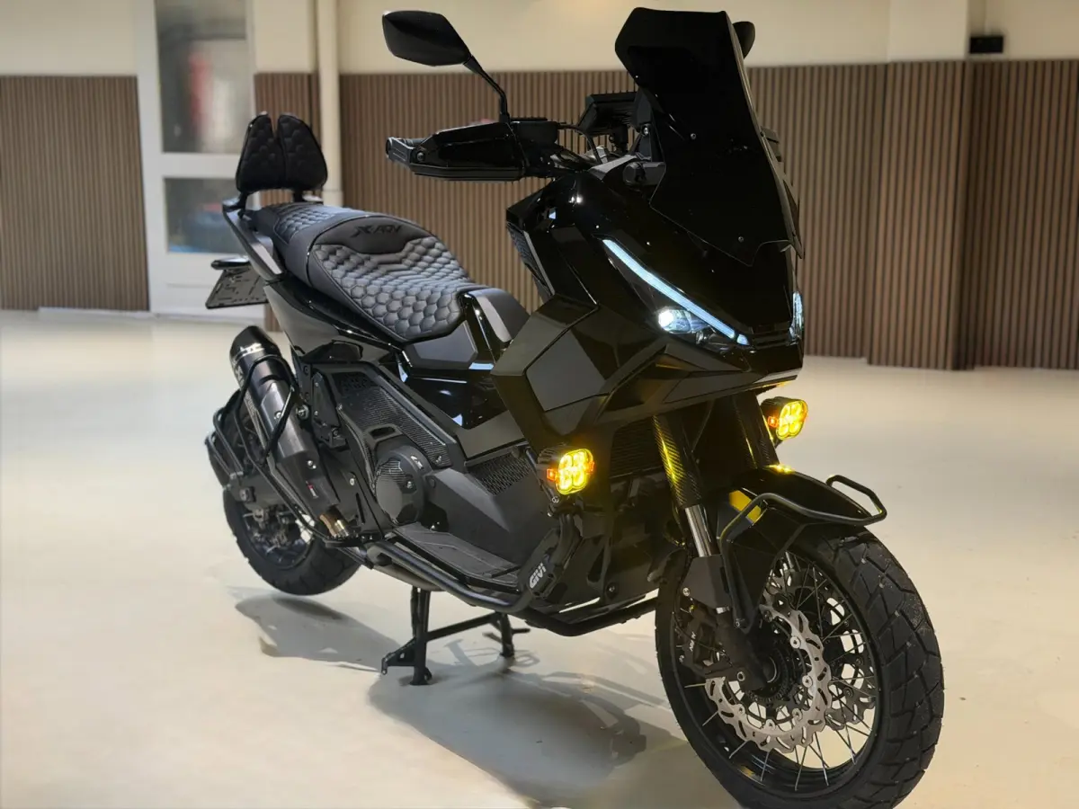 |Akrapovic|Apple carplay|ABS|Cruise|Led|Fabrieksgarantie