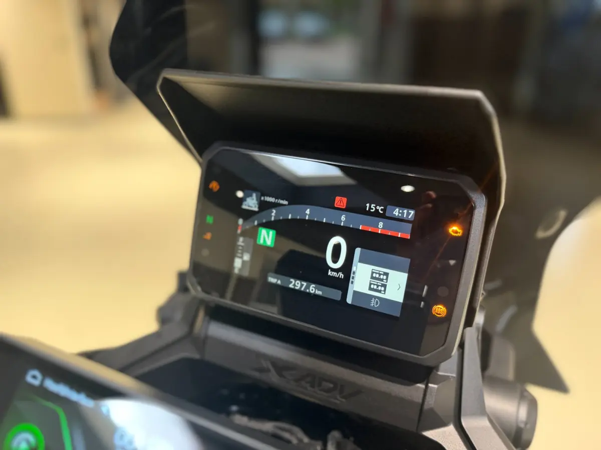|Akrapovic|Apple carplay|ABS|Cruise|Led|Fabrieksgarantie