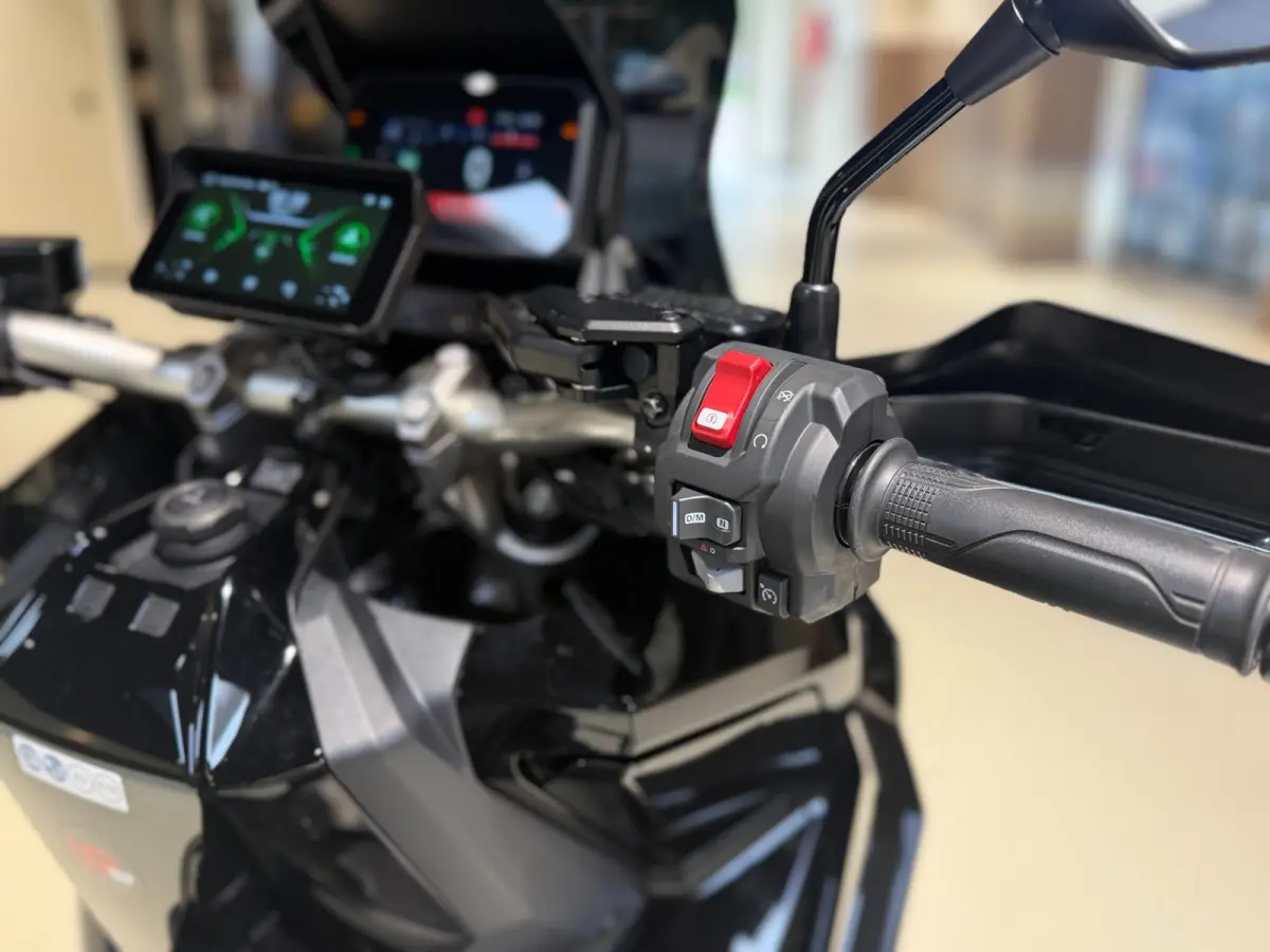 |Akrapovic|Apple carplay|ABS|Cruise|Led|Fabrieksgarantie