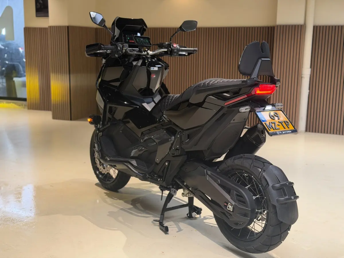 |Akrapovic|Apple carplay|ABS|Cruise|Led|Fabrieksgarantie