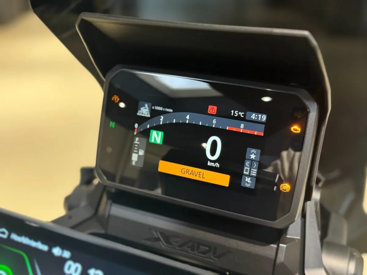 |Akrapovic|Apple carplay|ABS|Cruise|Led|Fabrieksgarantie