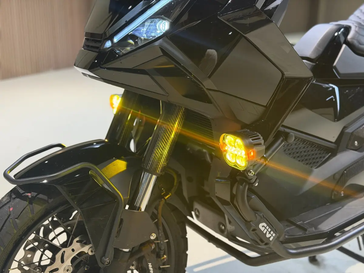 |Akrapovic|Apple carplay|ABS|Cruise|Led|Fabrieksgarantie