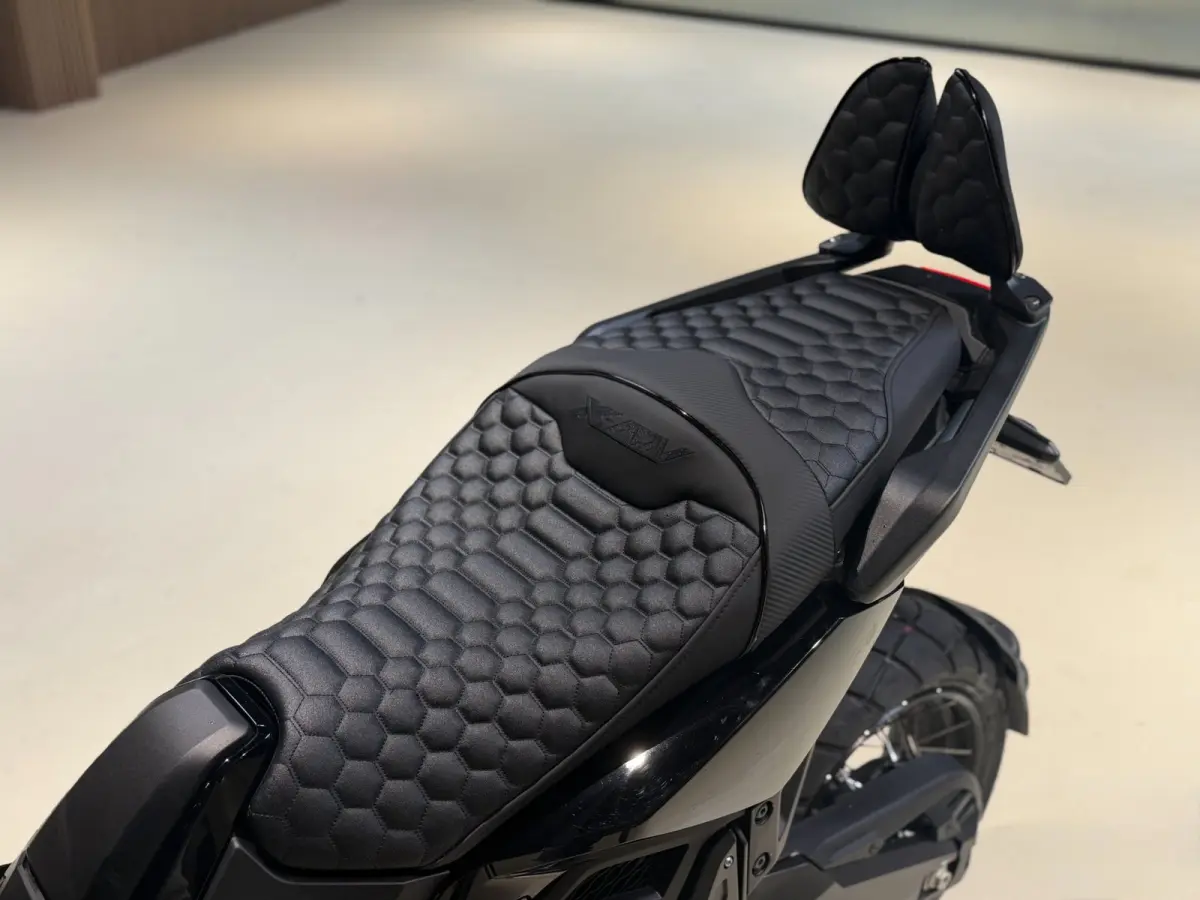 |Akrapovic|Apple carplay|ABS|Cruise|Led|Fabrieksgarantie