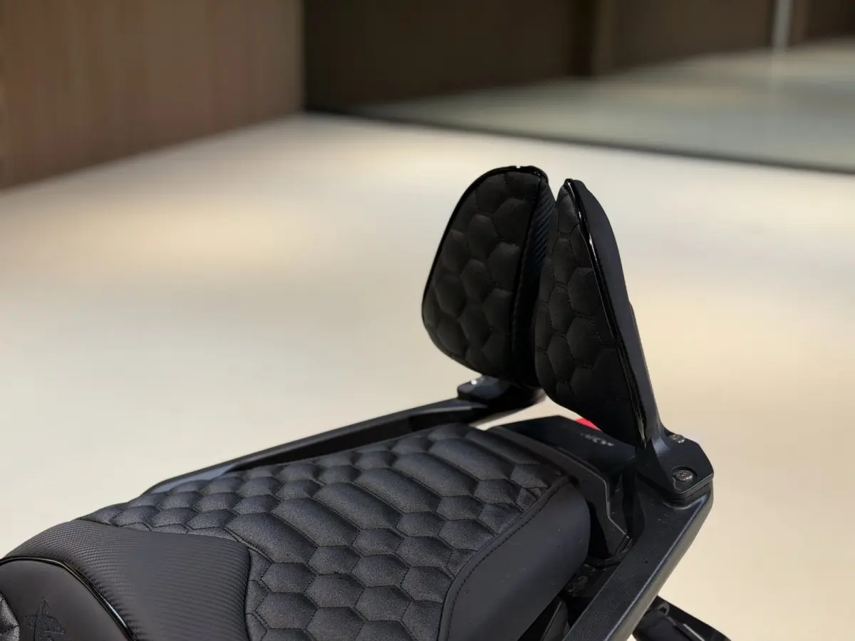 |Akrapovic|Apple carplay|ABS|Cruise|Led|Fabrieksgarantie