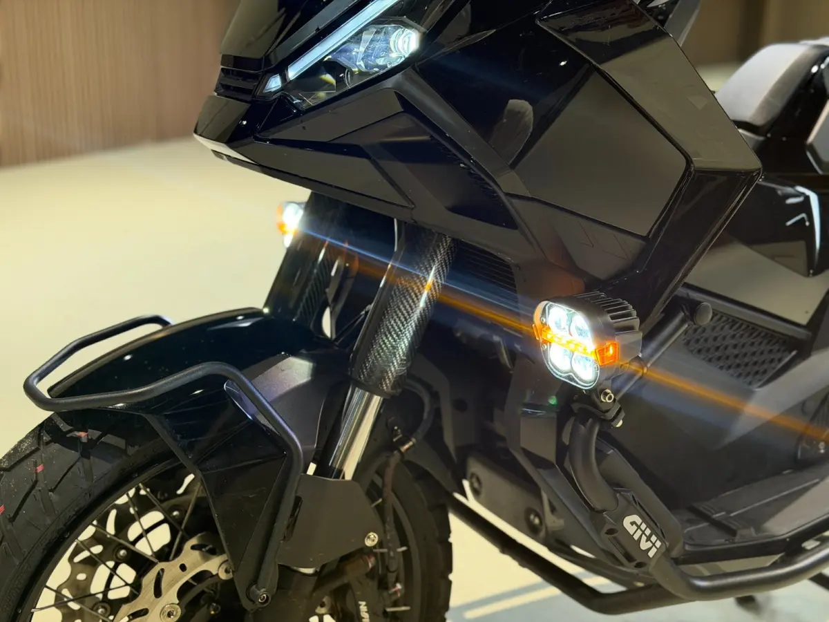 |Akrapovic|Apple carplay|ABS|Cruise|Led|Fabrieksgarantie