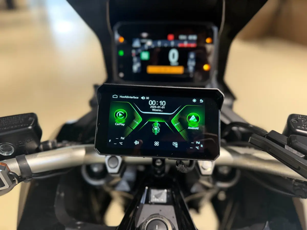 |Akrapovic|Apple carplay|ABS|Cruise|Led|Fabrieksgarantie