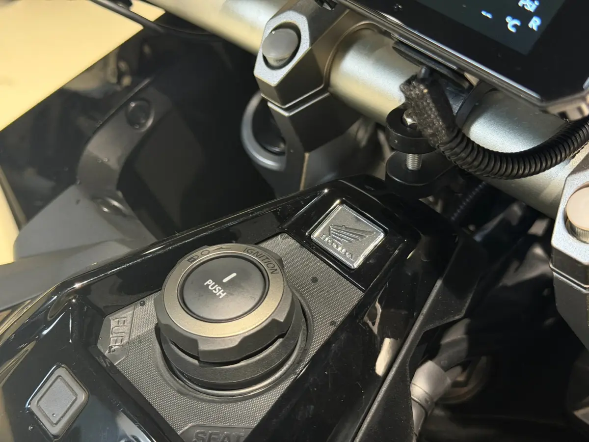 |Akrapovic|Apple carplay|ABS|Cruise|Led|Fabrieksgarantie