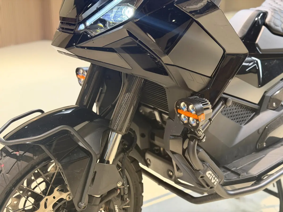 |Akrapovic|Apple carplay|ABS|Cruise|Led|Fabrieksgarantie