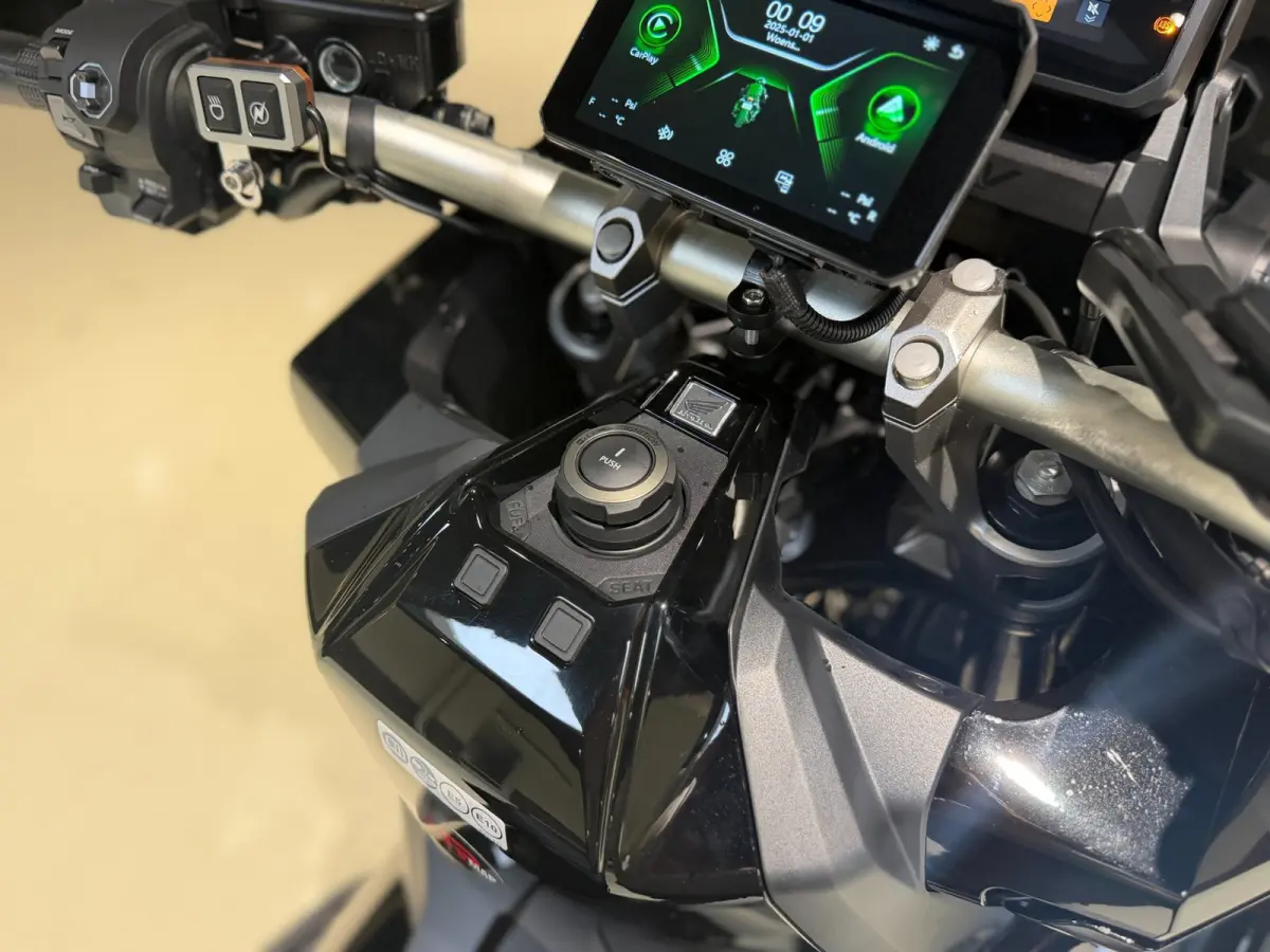 |Akrapovic|Apple carplay|ABS|Cruise|Led|Fabrieksgarantie