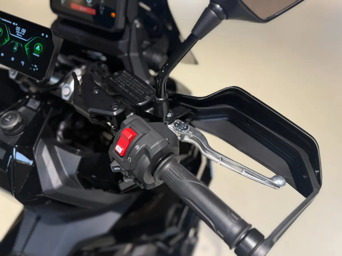 |Akrapovic|Apple carplay|ABS|Cruise|Led|Fabrieksgarantie