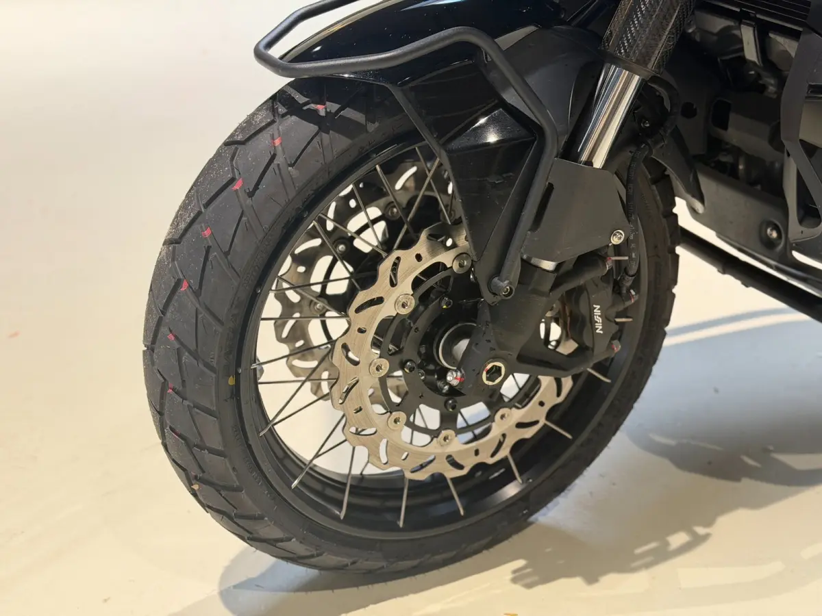 |Akrapovic|Apple carplay|ABS|Cruise|Led|Fabrieksgarantie