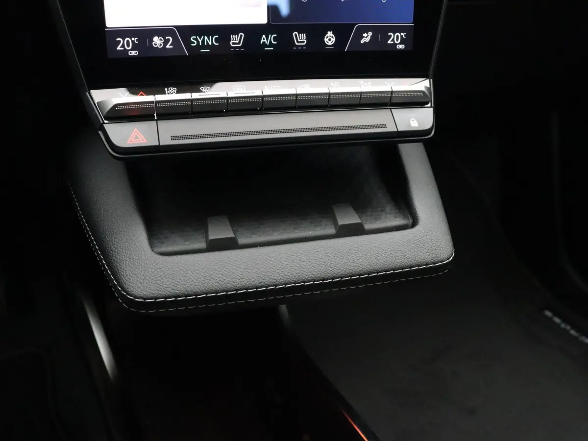 Instyle 87 kWh | 20" LMV | Lederen bekleding | Elektrisch verstelbare stoelen | Elektrische achterklep | Stoel, stuur en voorruitverwarming | 360 camera |