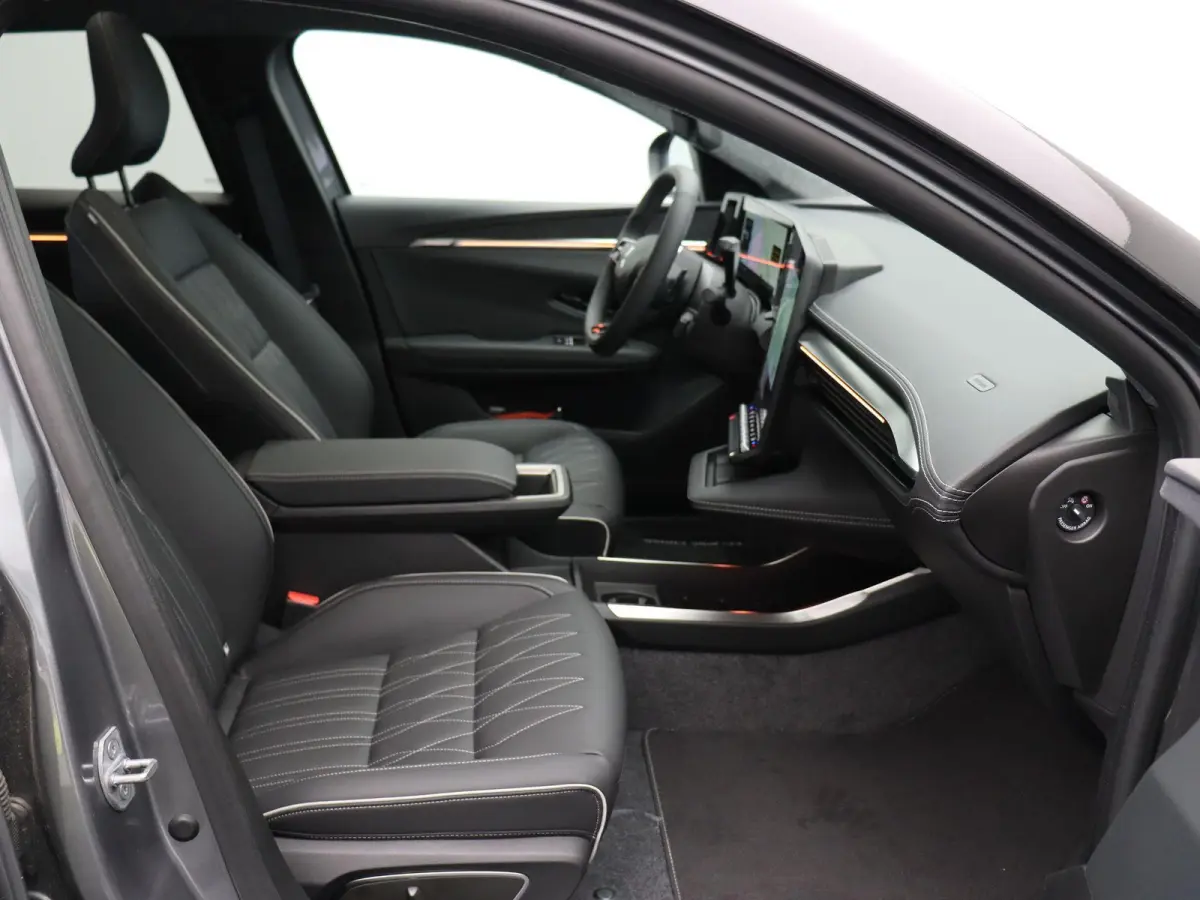 Instyle 87 kWh | 20" LMV | Lederen bekleding | Elektrisch verstelbare stoelen | Elektrische achterklep | Stoel, stuur en voorruitverwarming | 360 camera |