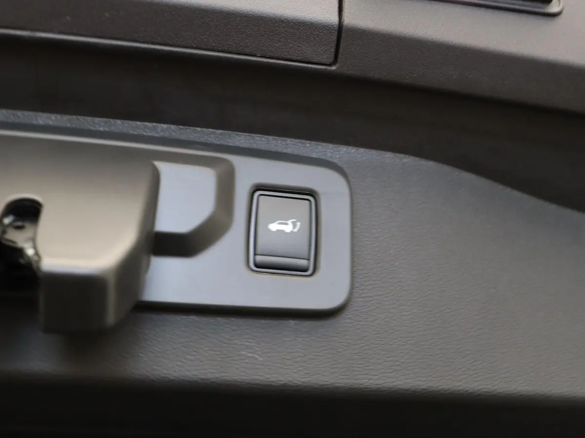 Instyle 87 kWh | 20" LMV | Lederen bekleding | Elektrisch verstelbare stoelen | Elektrische achterklep | Stoel, stuur en voorruitverwarming | 360 camera |