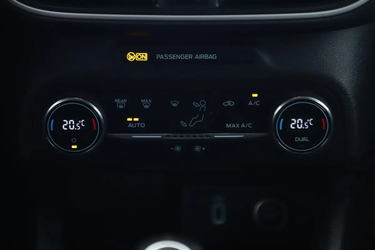 1.0 EcoBoost Trend Edition Business Navigatie Clima Cruise 16 inch LMV Parkeersensors Lane Assist Keyless